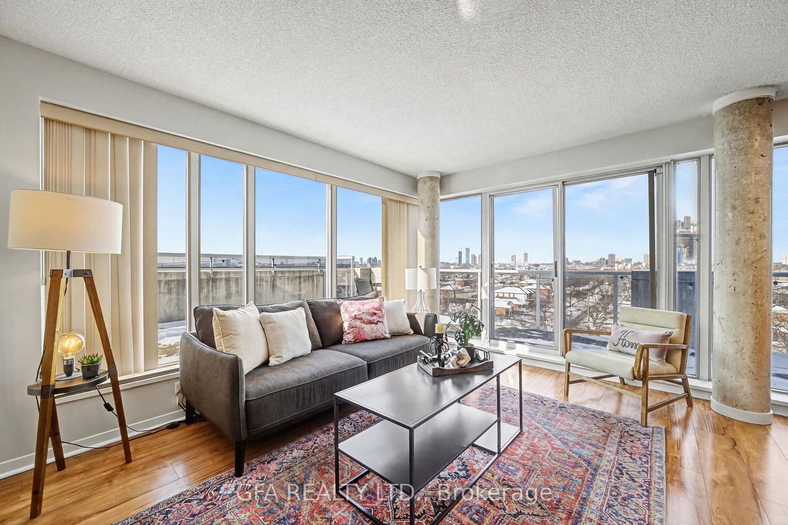 #720 - 1040 The Queensway Street