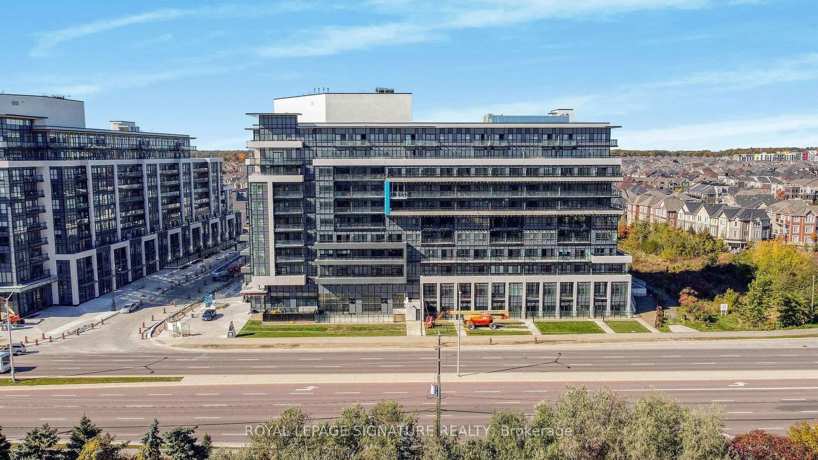 395 Dundas Street W, Unit 234