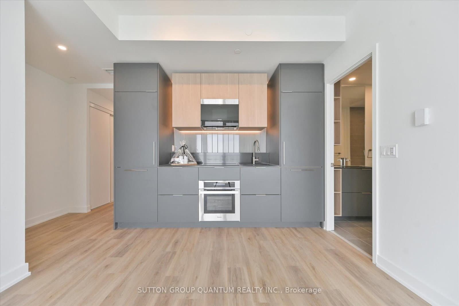 1 Fairview Road E, Unit 1913