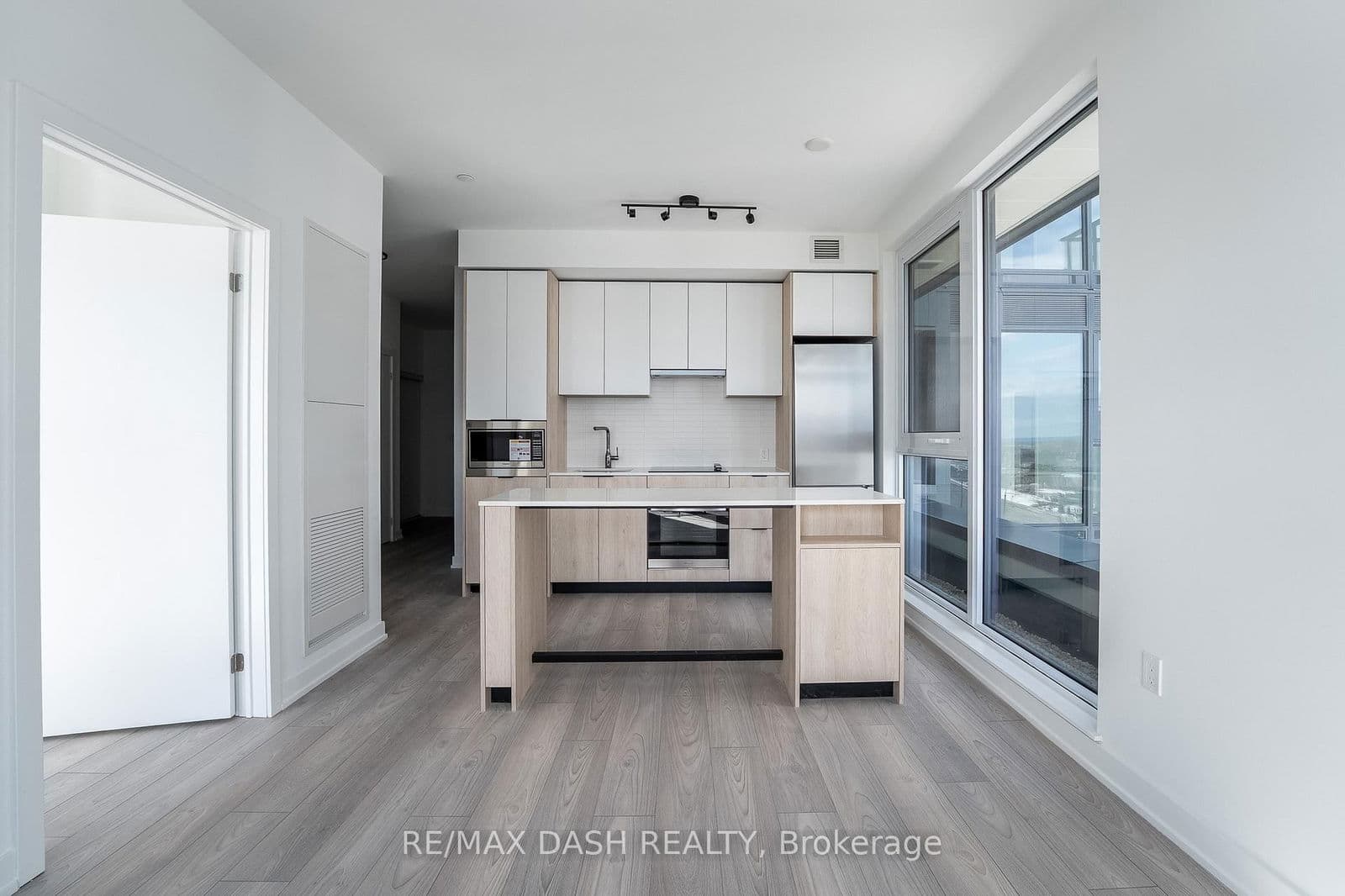 1007 THE QUEENSWAY Avenue, Unit 622