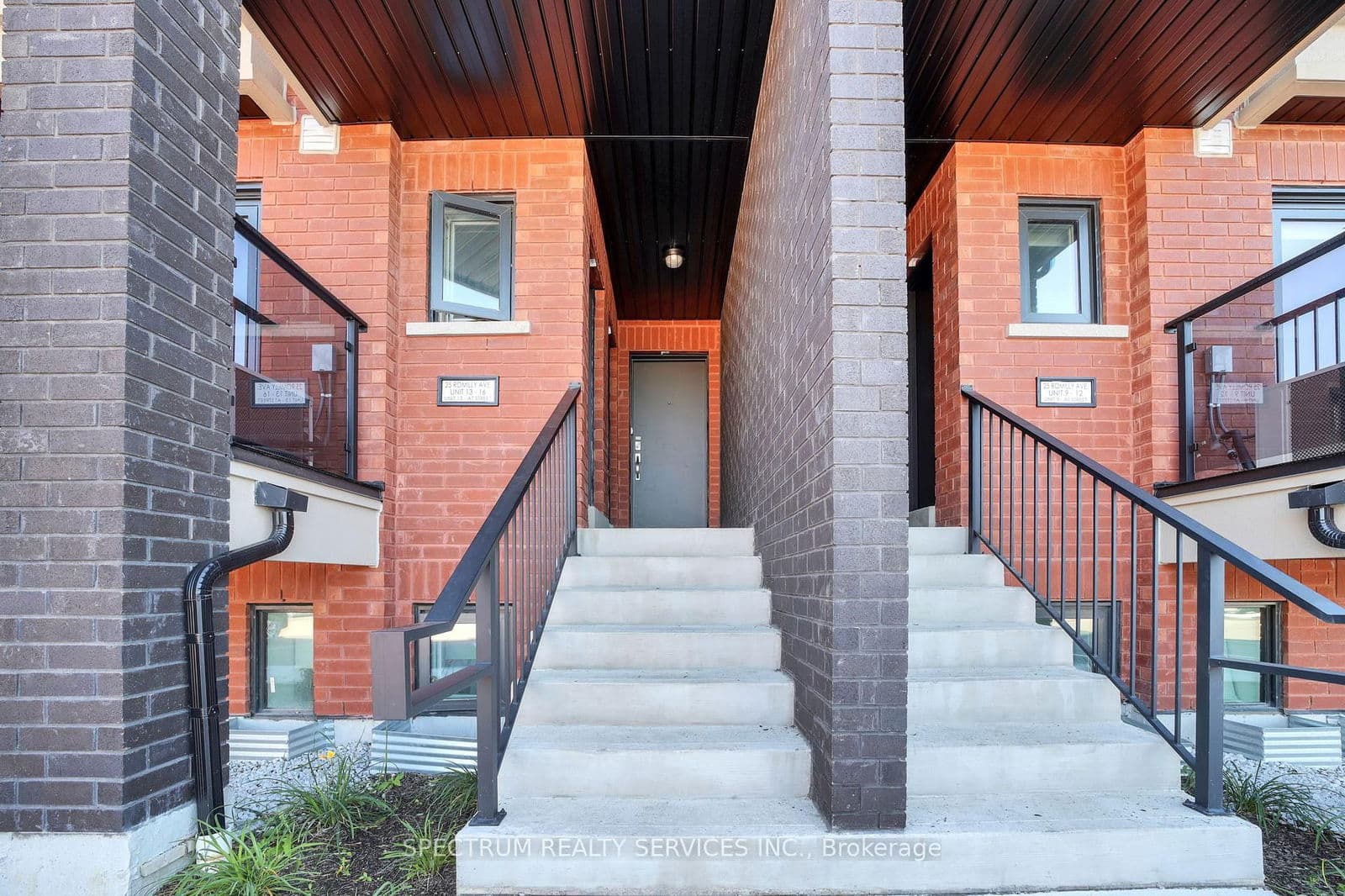 25 Romilly Avenue, Unit 15