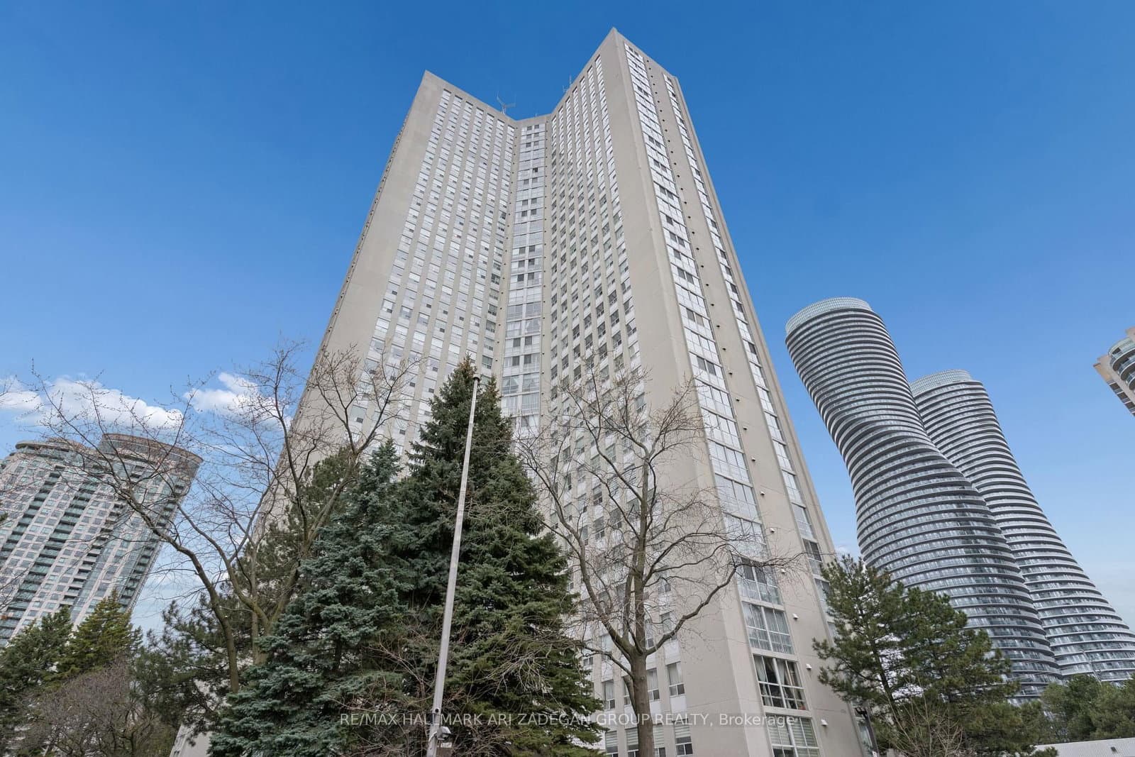 #2704 - 3650 Kaneff Crescent