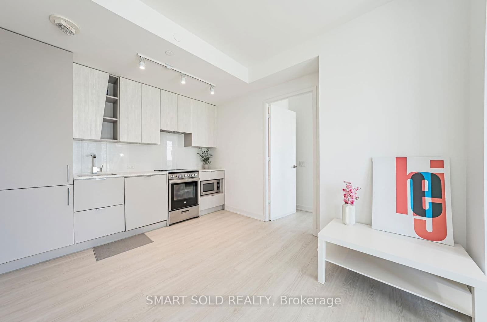 #1101 - 3883 Quartz Road