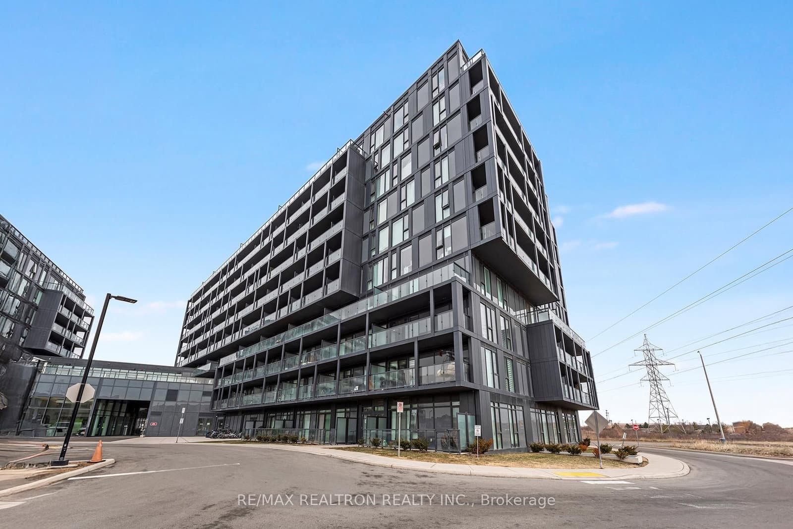 #B701 - 3200 Dakota Common