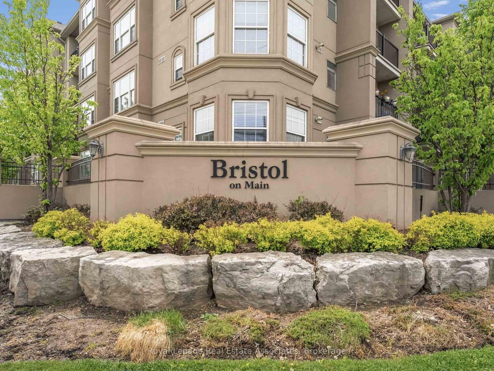 #405 - 1390 Main Street E