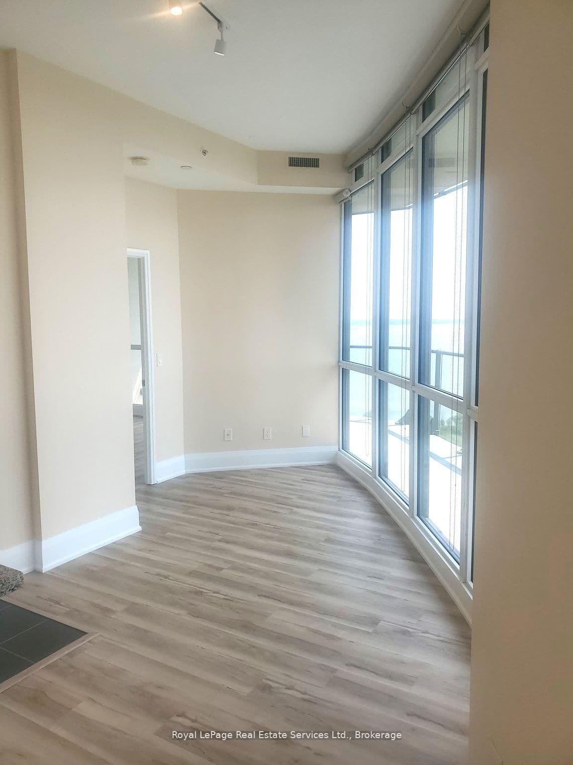 #3702 - 59 Annie Craig Drive