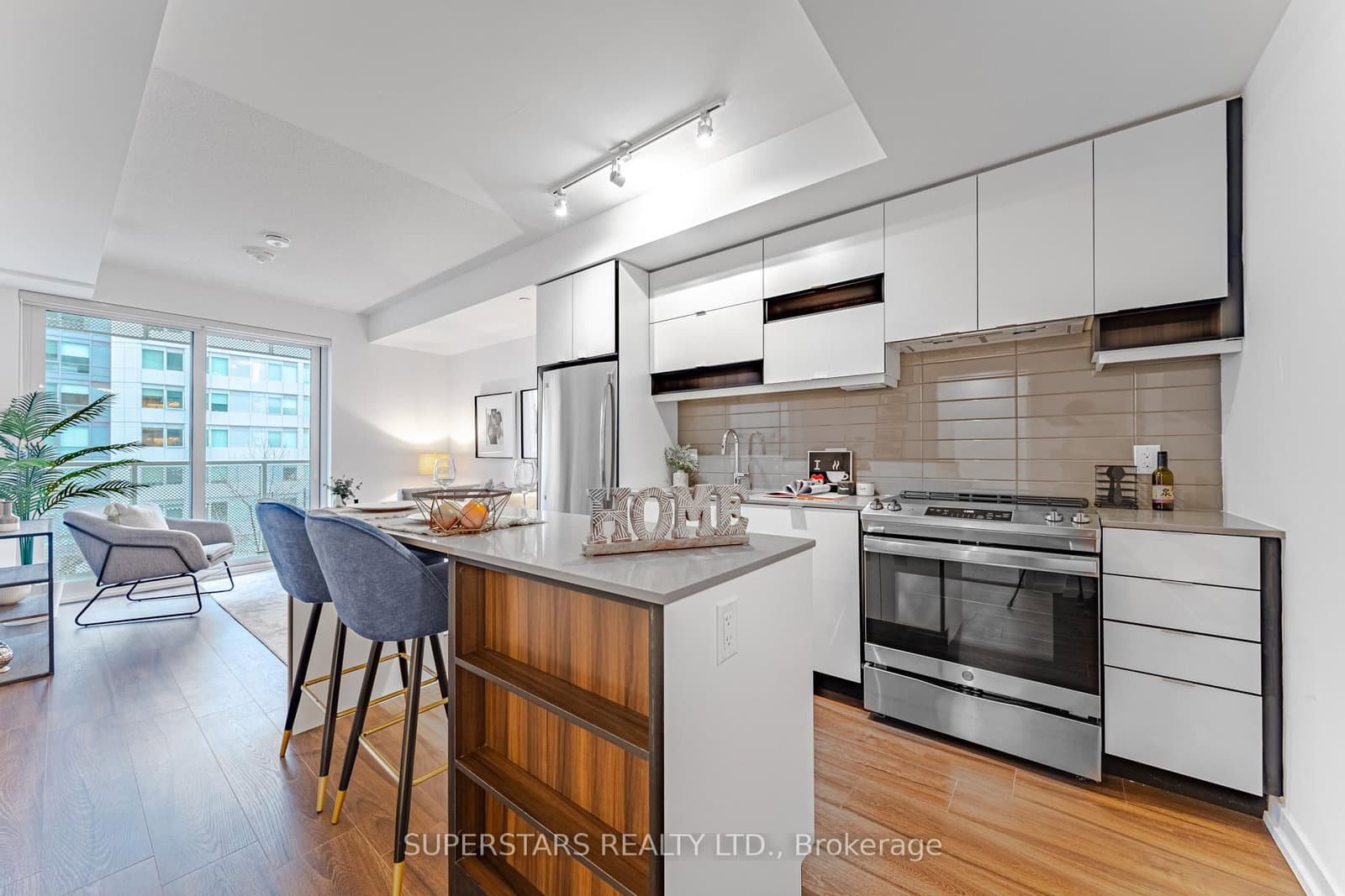 #807 - 4065 Confederation Parkway