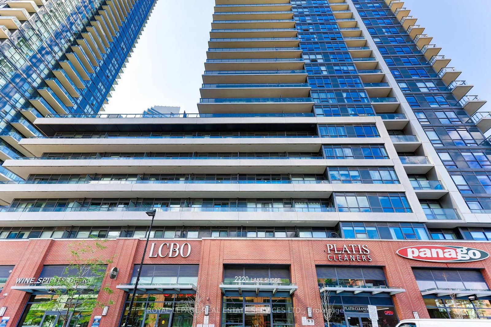 #3907 - 2220 Lakeshore Boulevard W
