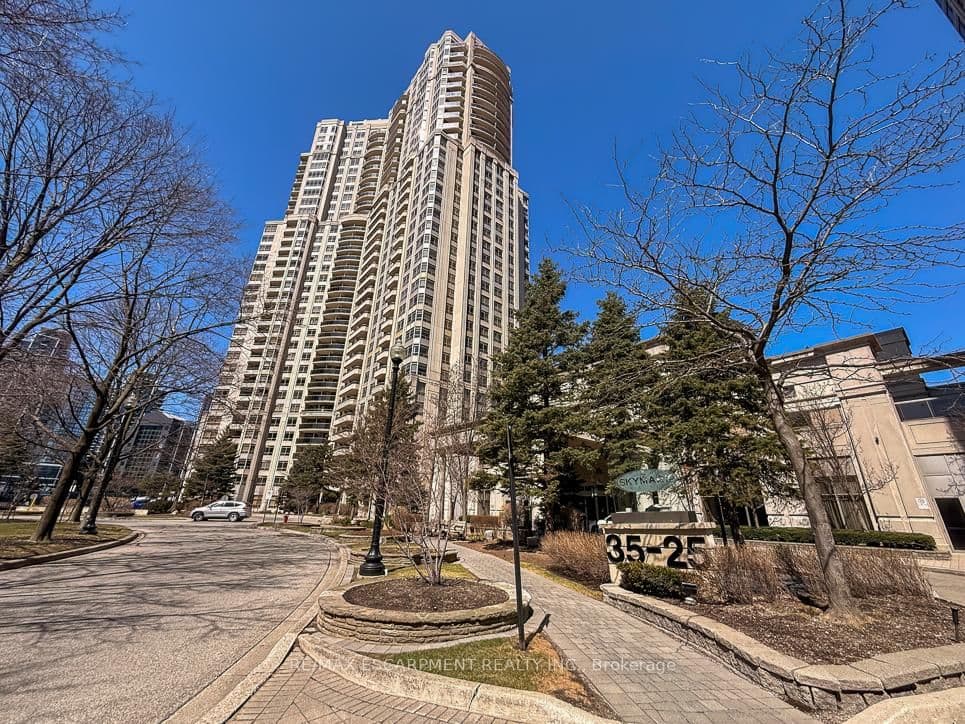 #2706 - 35 Kingsbridge Garden Circle