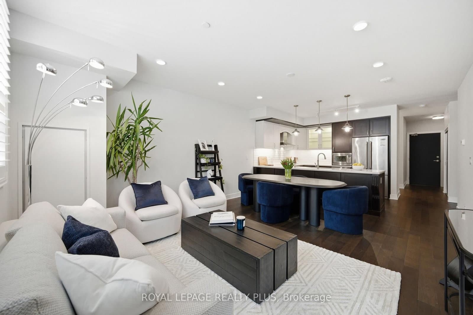 #117 - 1575 Lakeshore Road W