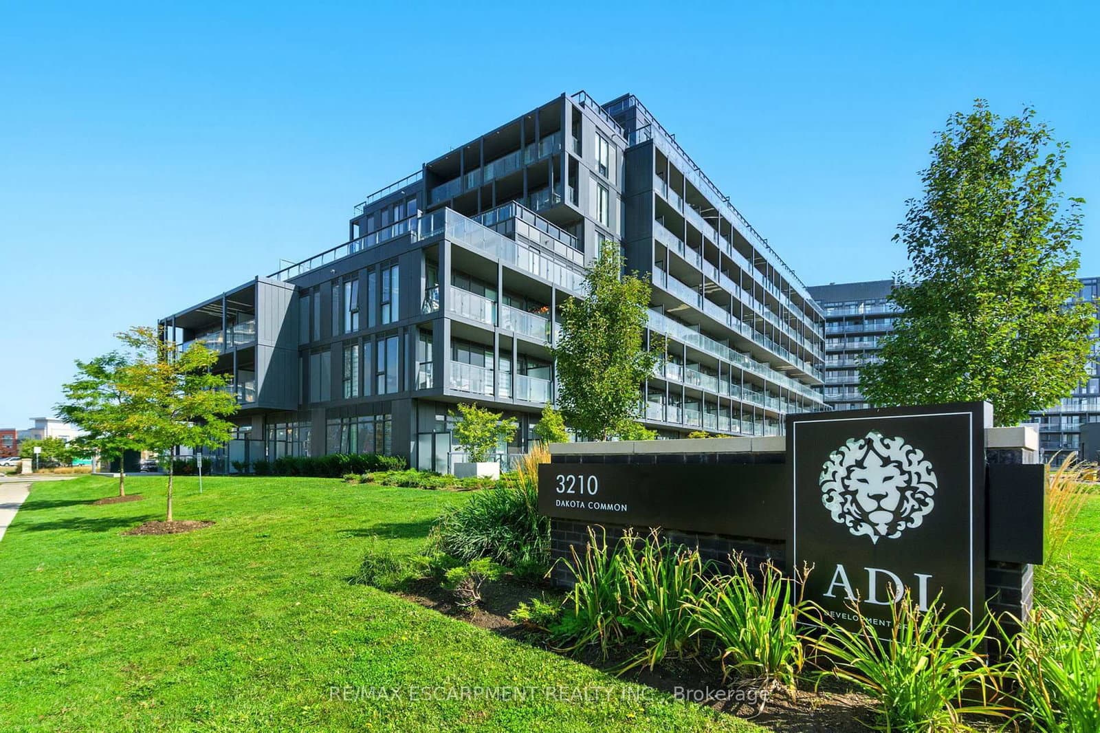 #A814 - 3210 Dakota Common