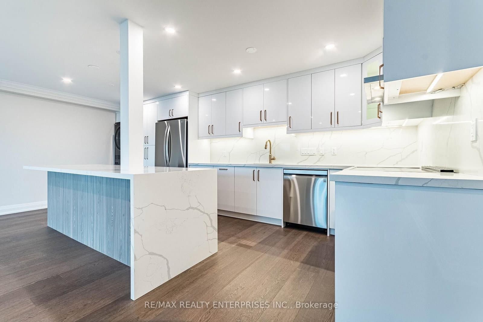 #605 - 50 Elm Drive E