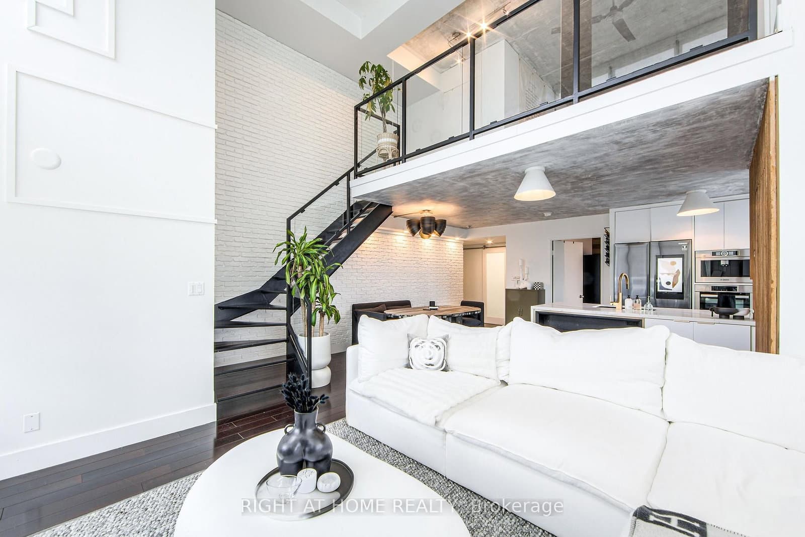 #728 - 250 Manitoba Street SE