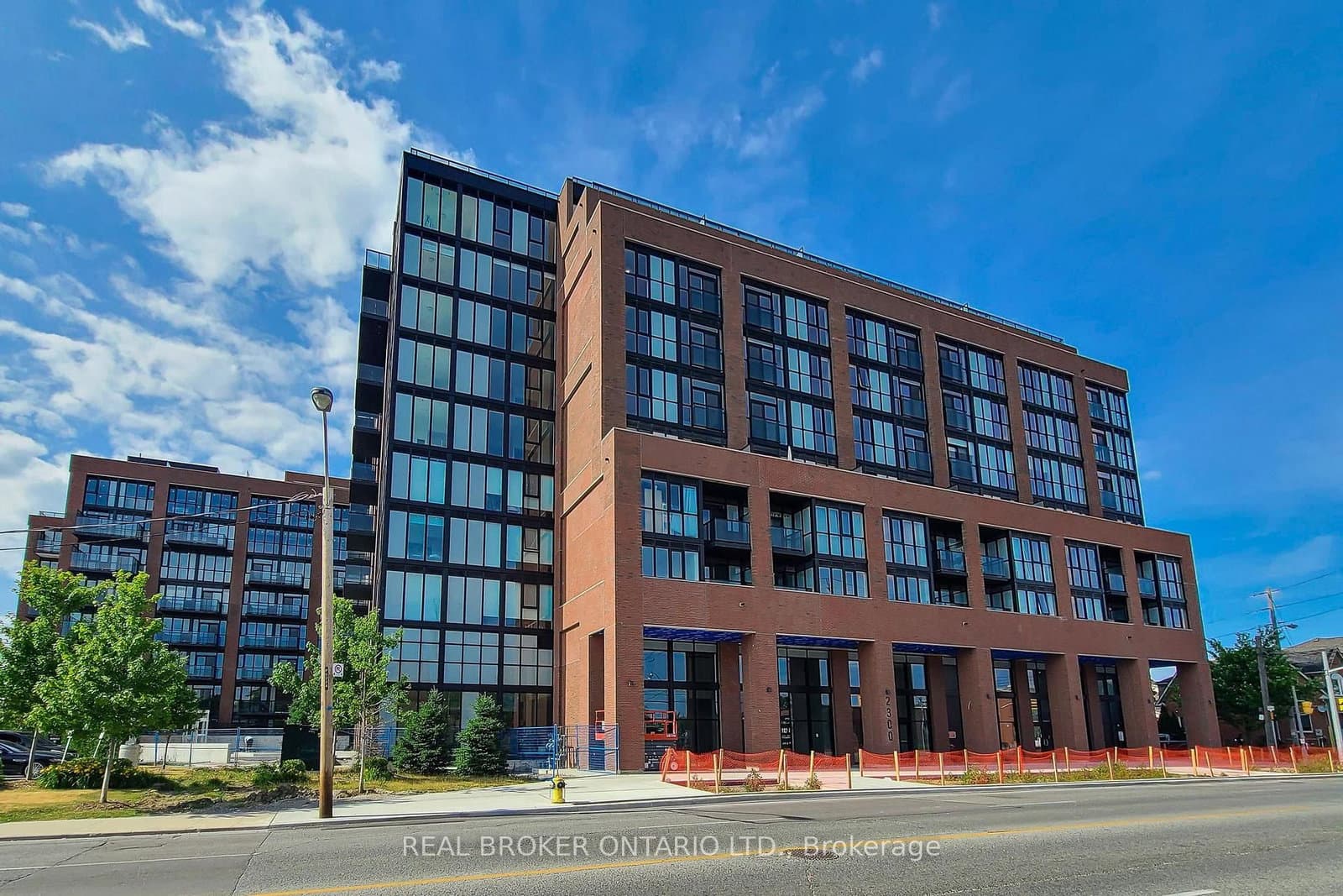 #915 - 2300 St Clair Avenue W