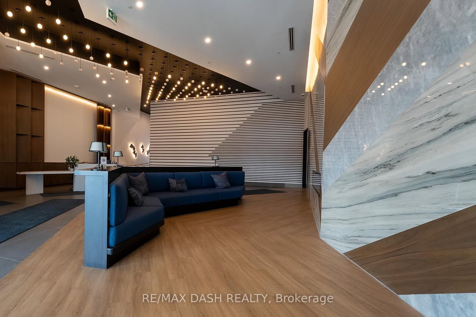 #1006 - 1037 THE QUEENSWAY Avenue