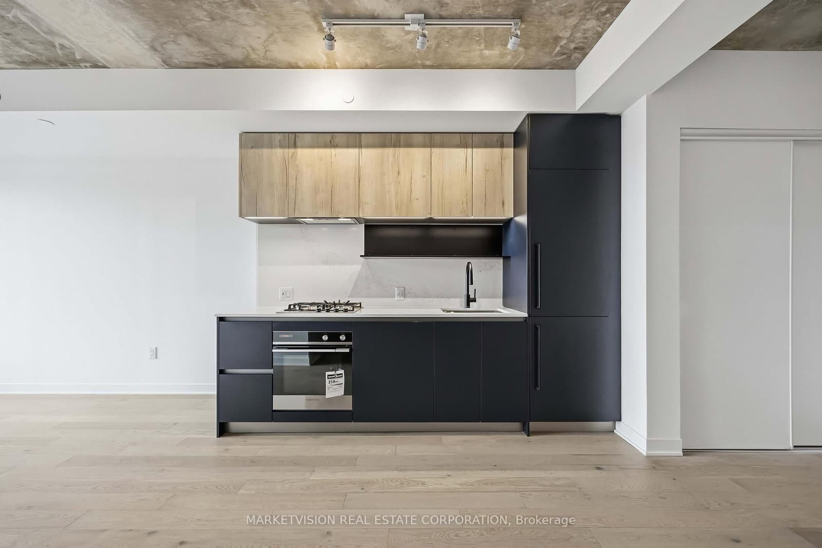 2625 Dundas Street W, Unit 509