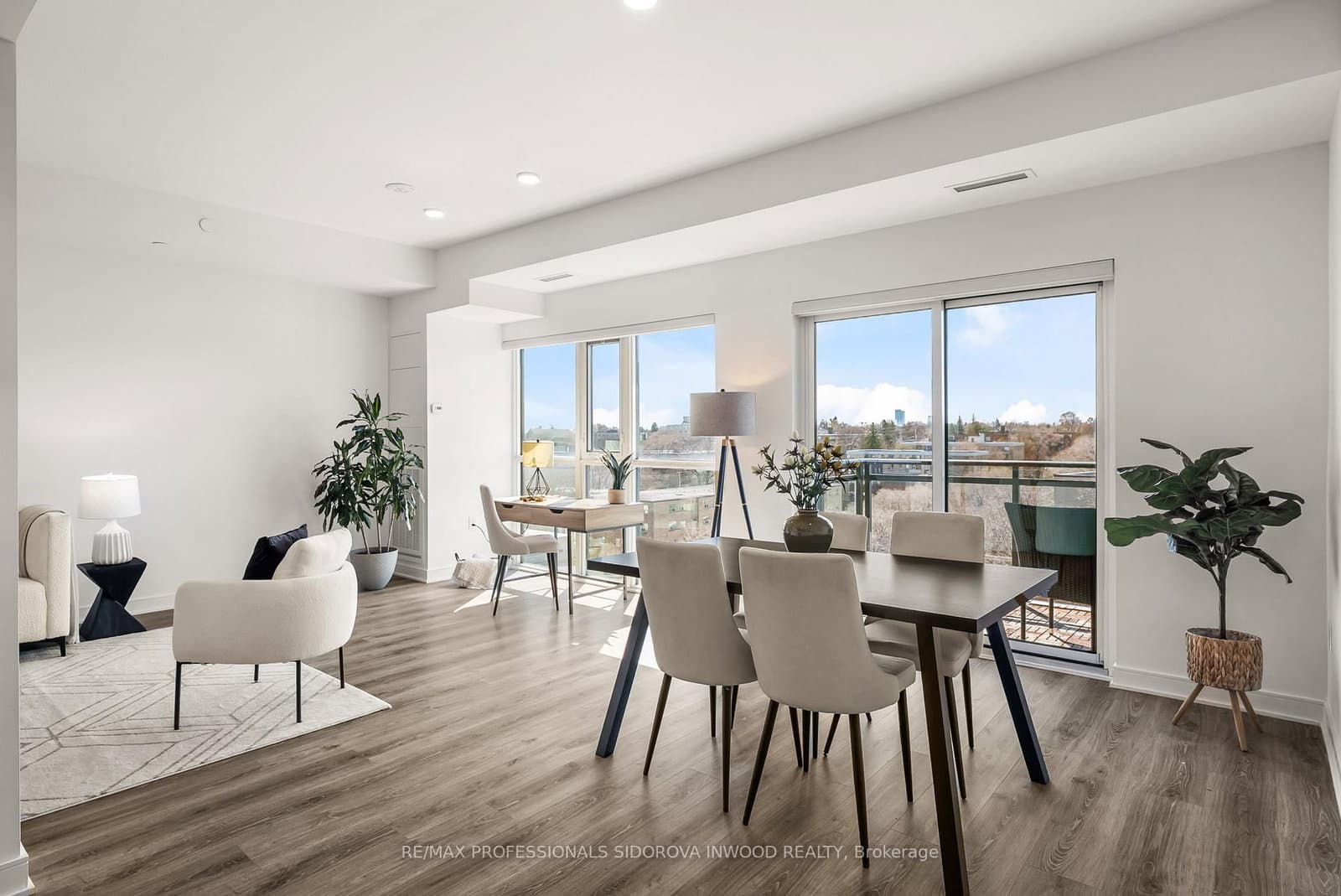 #905 - 25 Neighbourhood Lane