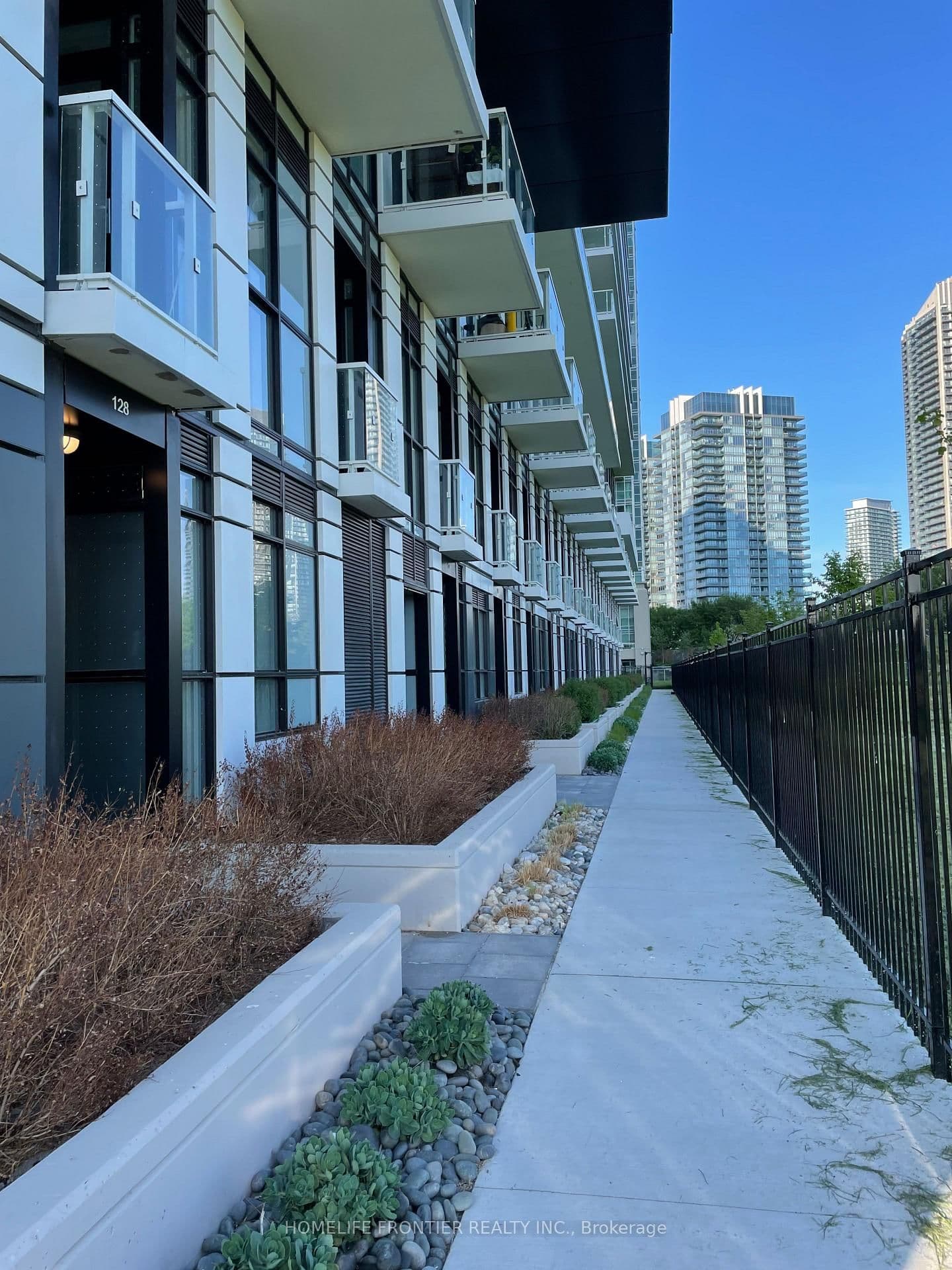 251 Manitoba Street, Unit 128