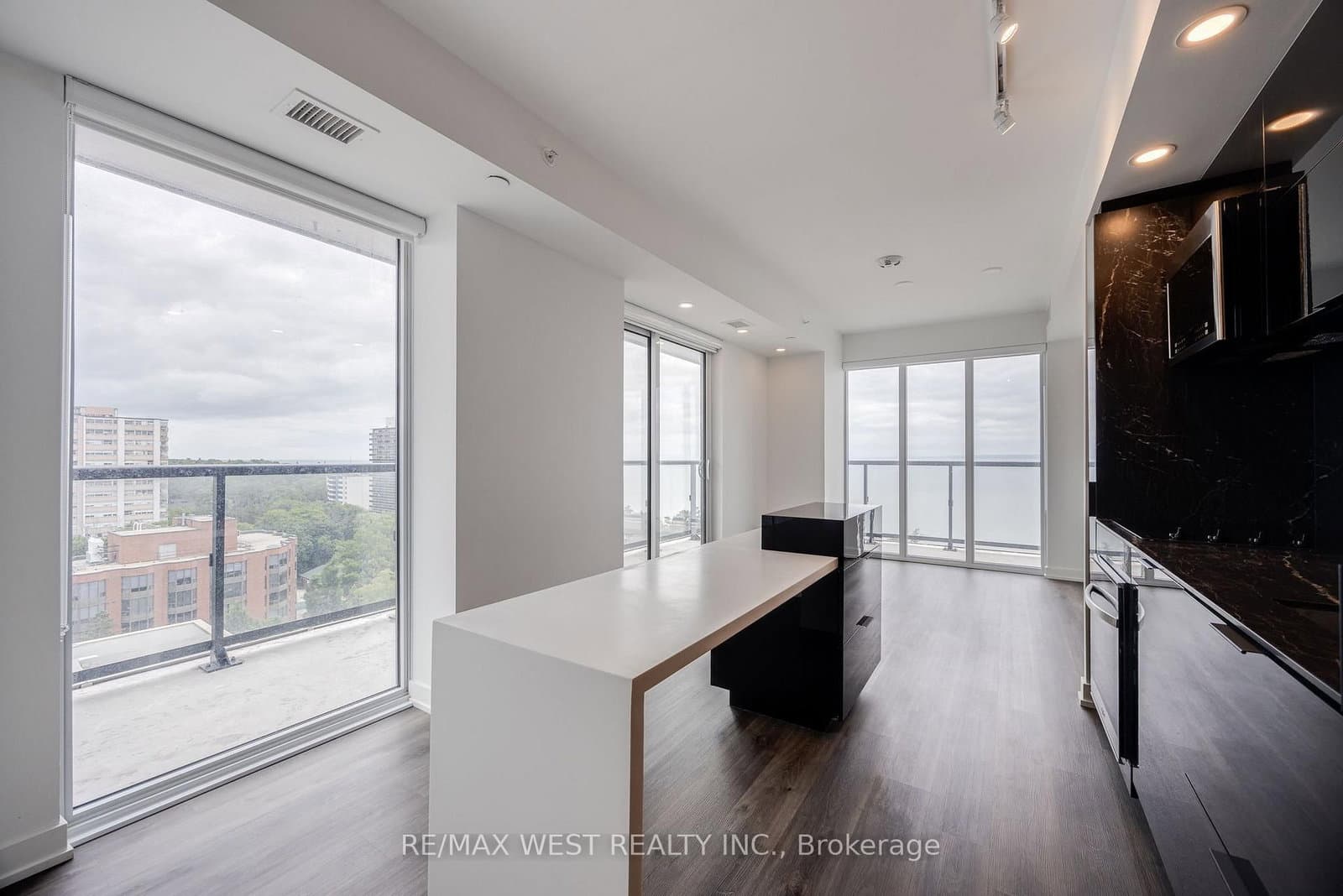 370 Martha Street, Unit 1003