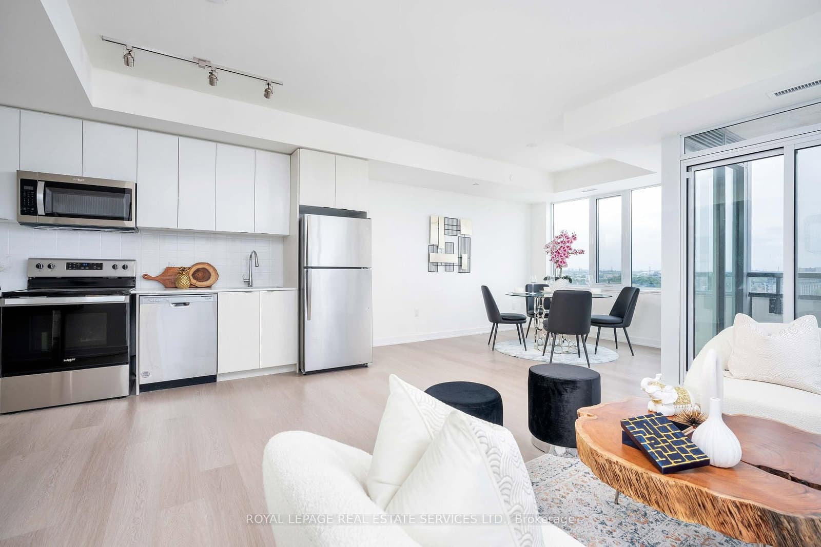 859 The Queensway, Unit 803