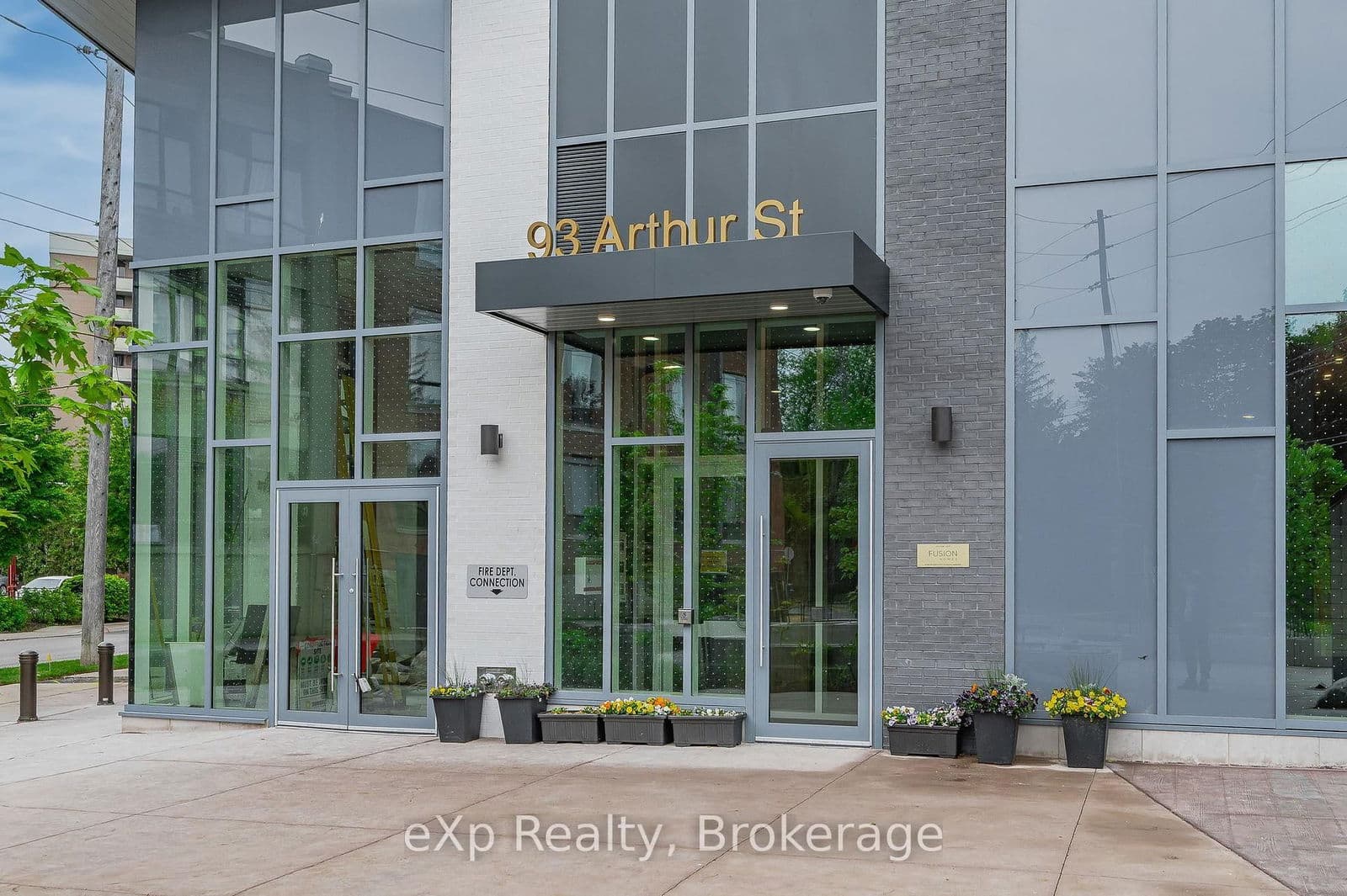 93 Arthur Street S, Unit 619
