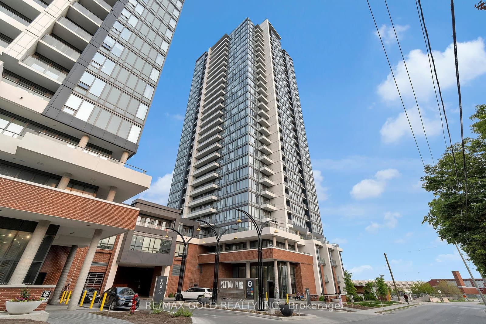 15 Wellington Street S, Unit 711