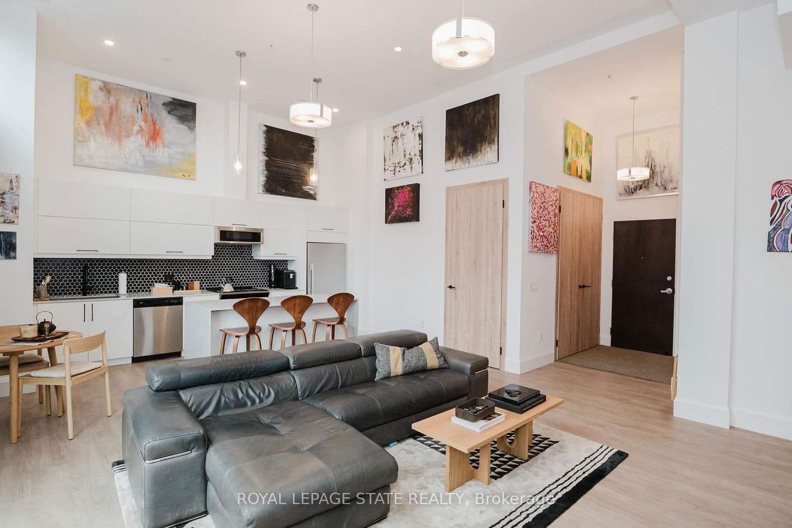 #LPH13 - 118 King Street E