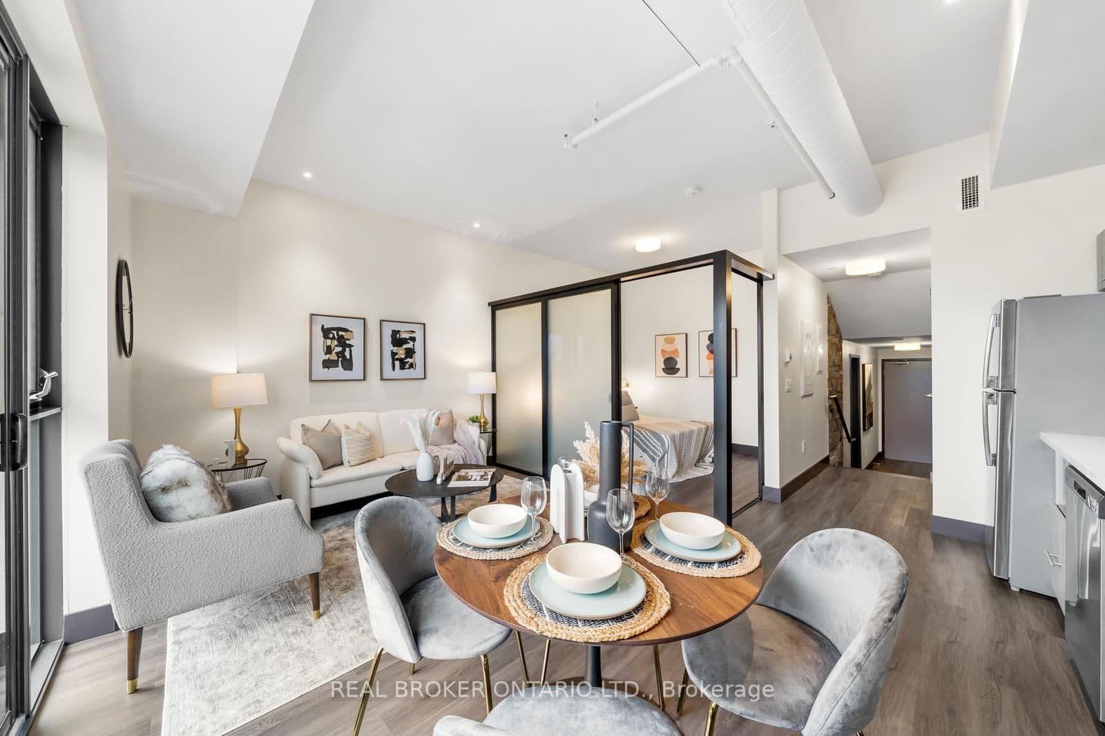 121 King St Street E, Unit 206