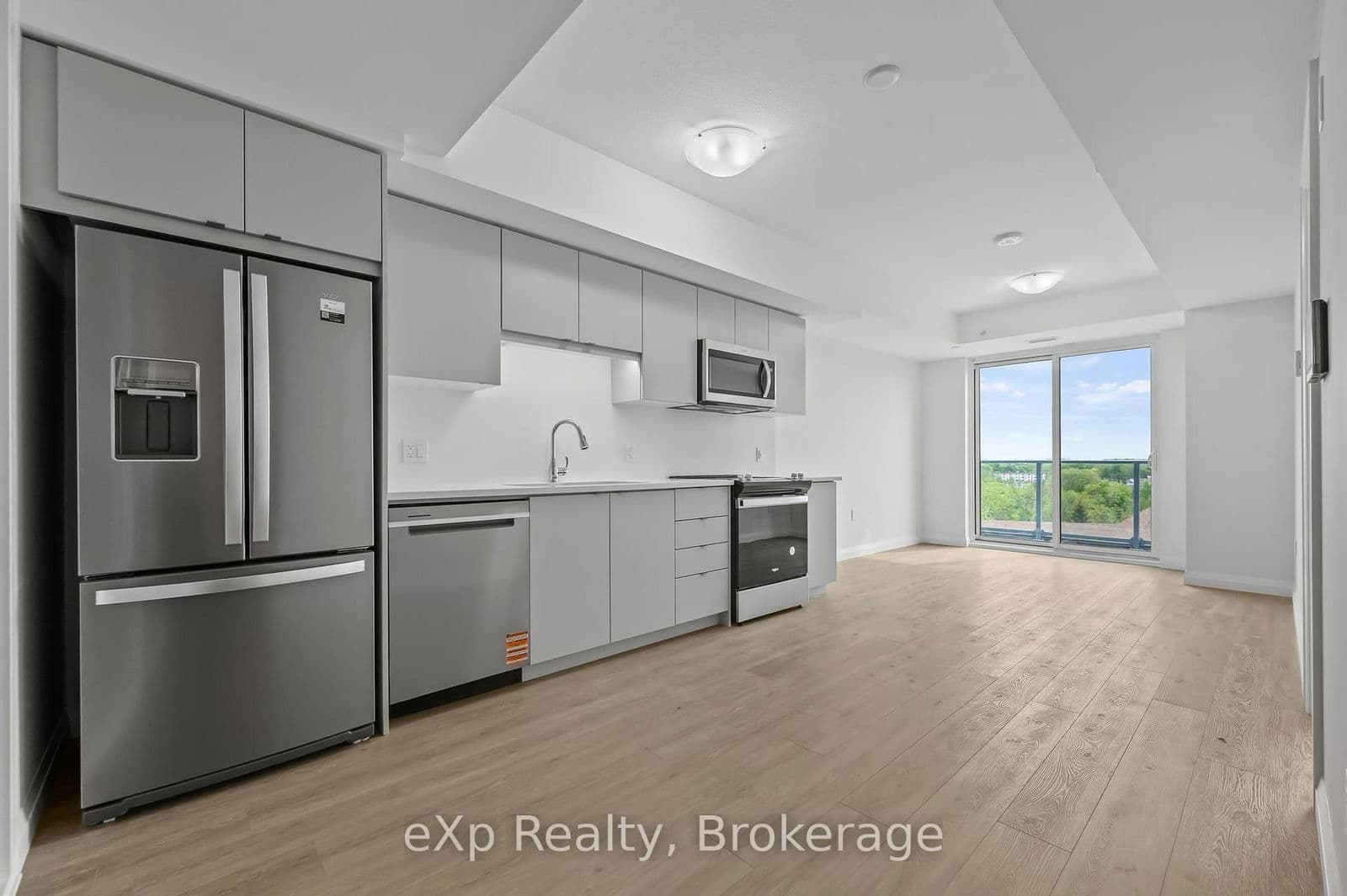 93 Arthur Street S, Unit 606