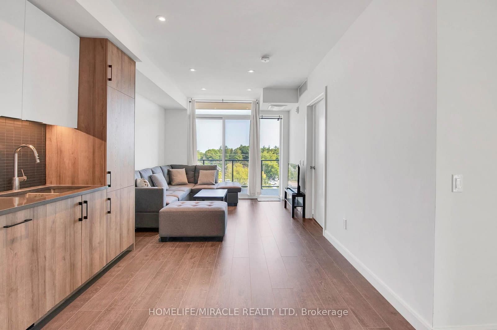 #401 - 741 King Street W