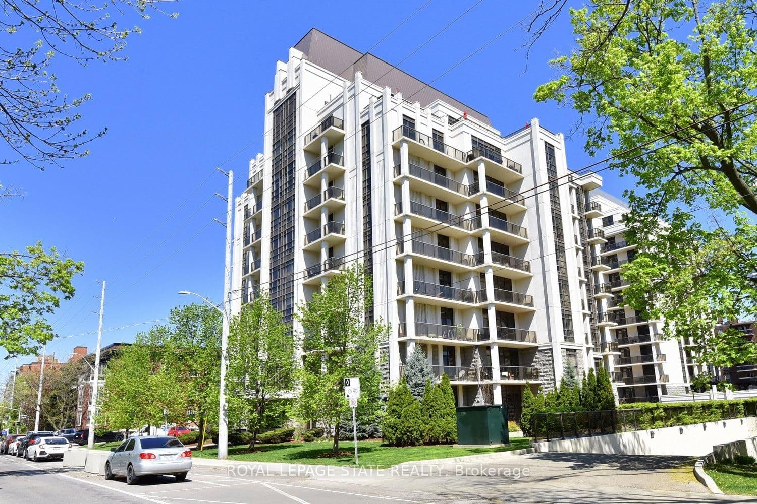 90 Charlton Avenue W, Unit 604