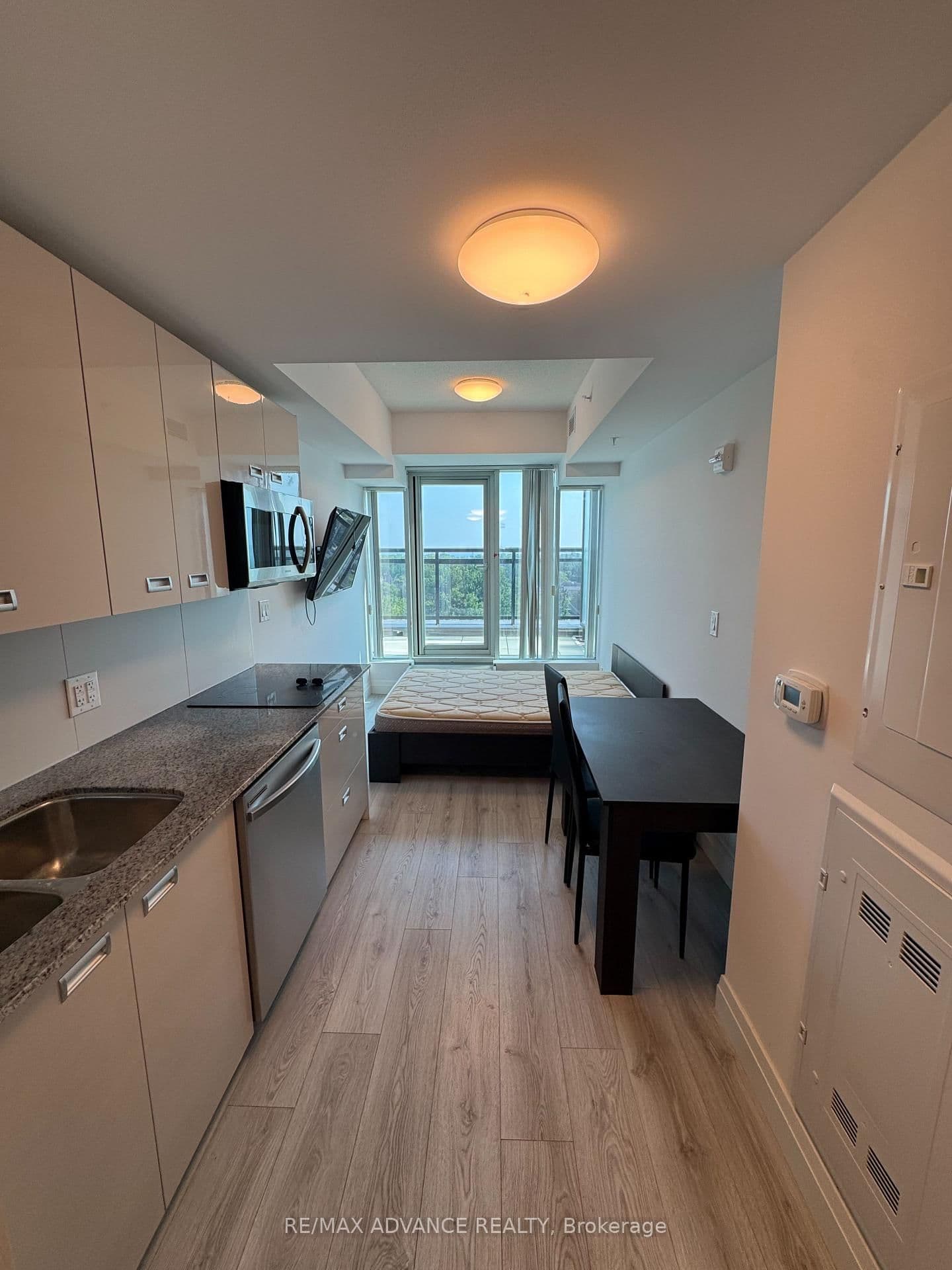 #902 - 652 Princess Street