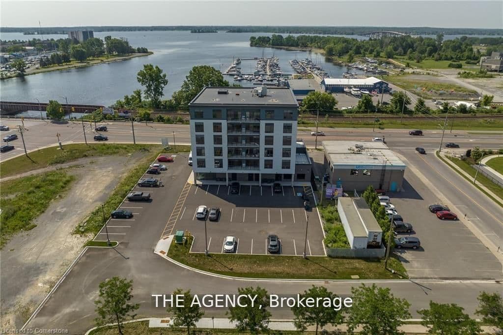 2 Dundas Street W, Unit 305