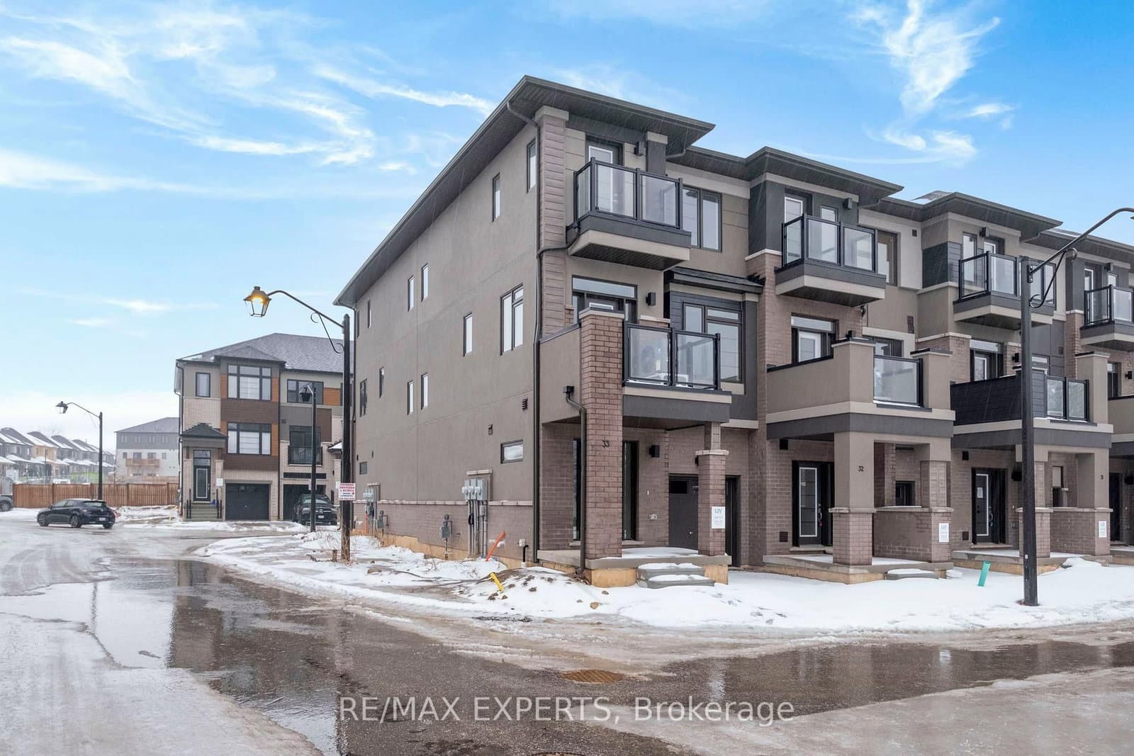 660 Colborne Street W, Unit 33