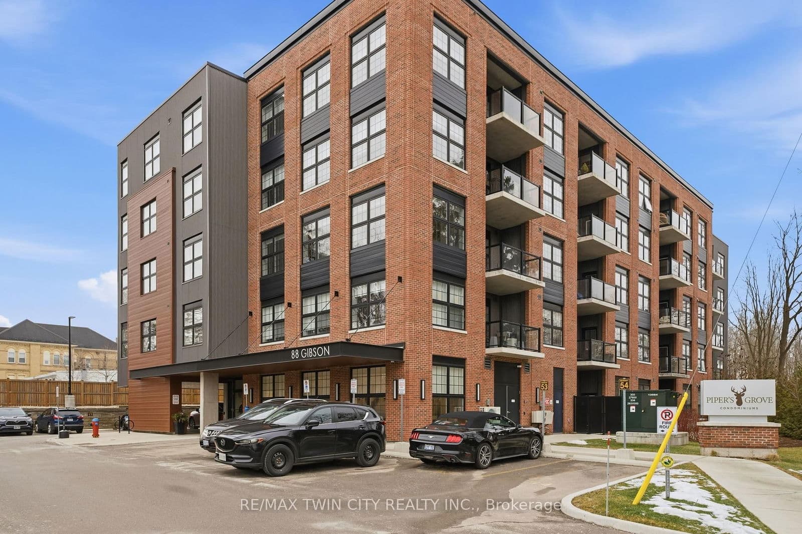 #307 - 88 Gibson Street