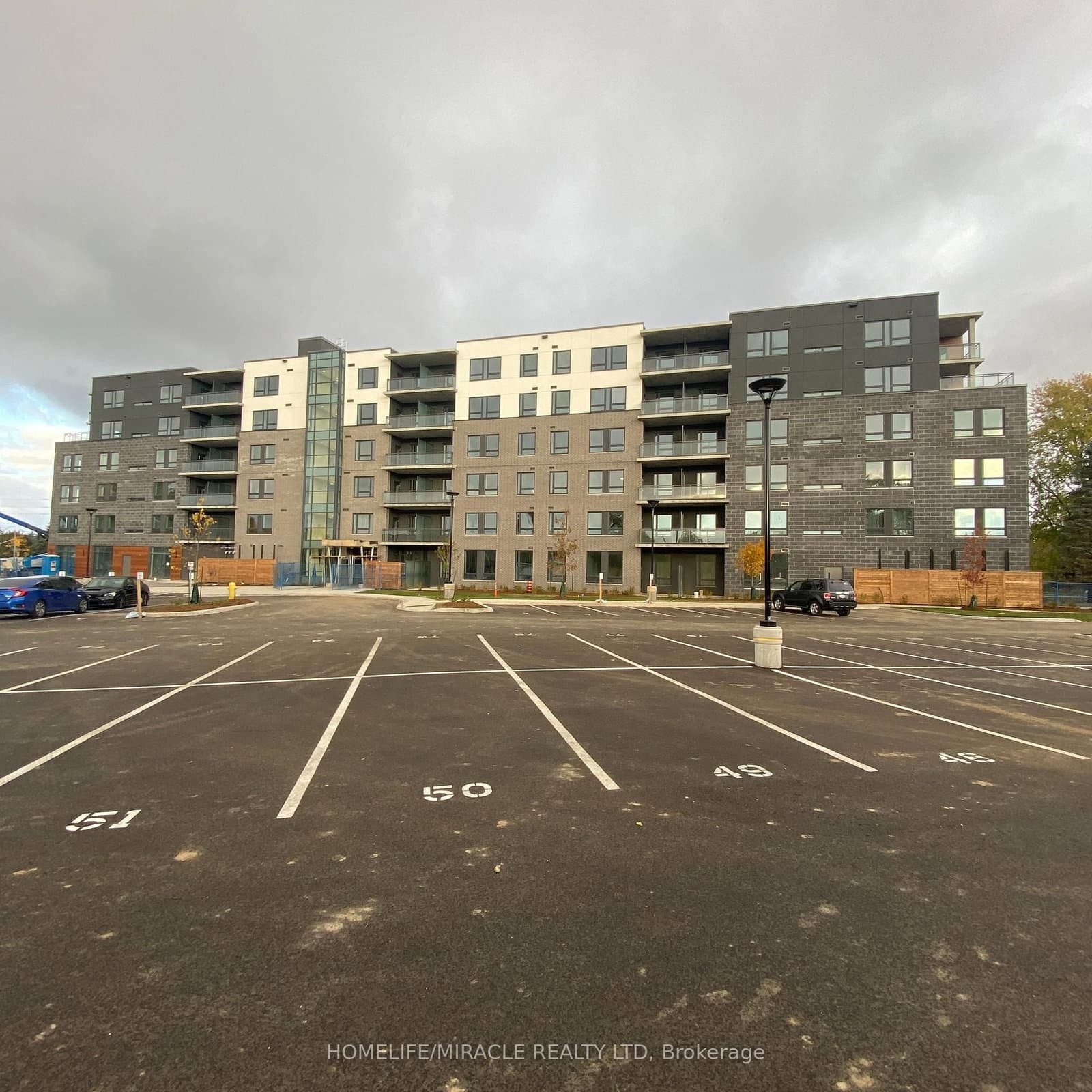 26 Lowes Road W, Unit 401