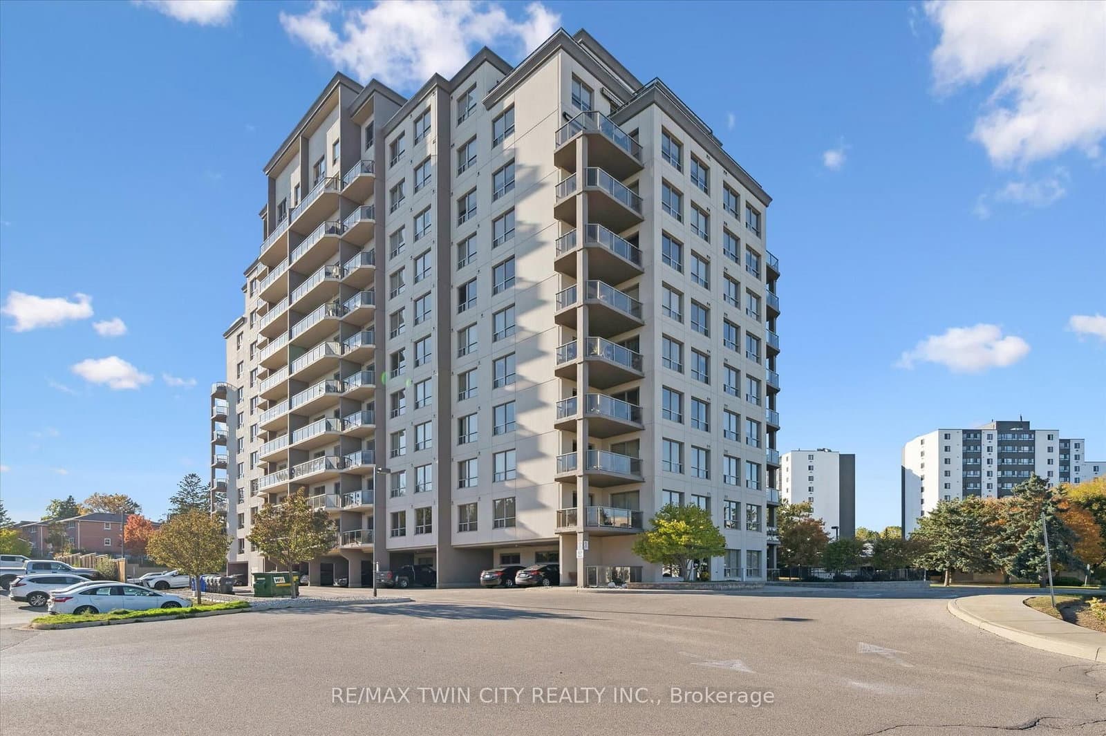 #809 - 539 Belmont Avenue W