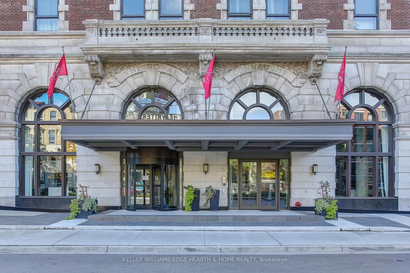 #PH 6 - 112 King Street E