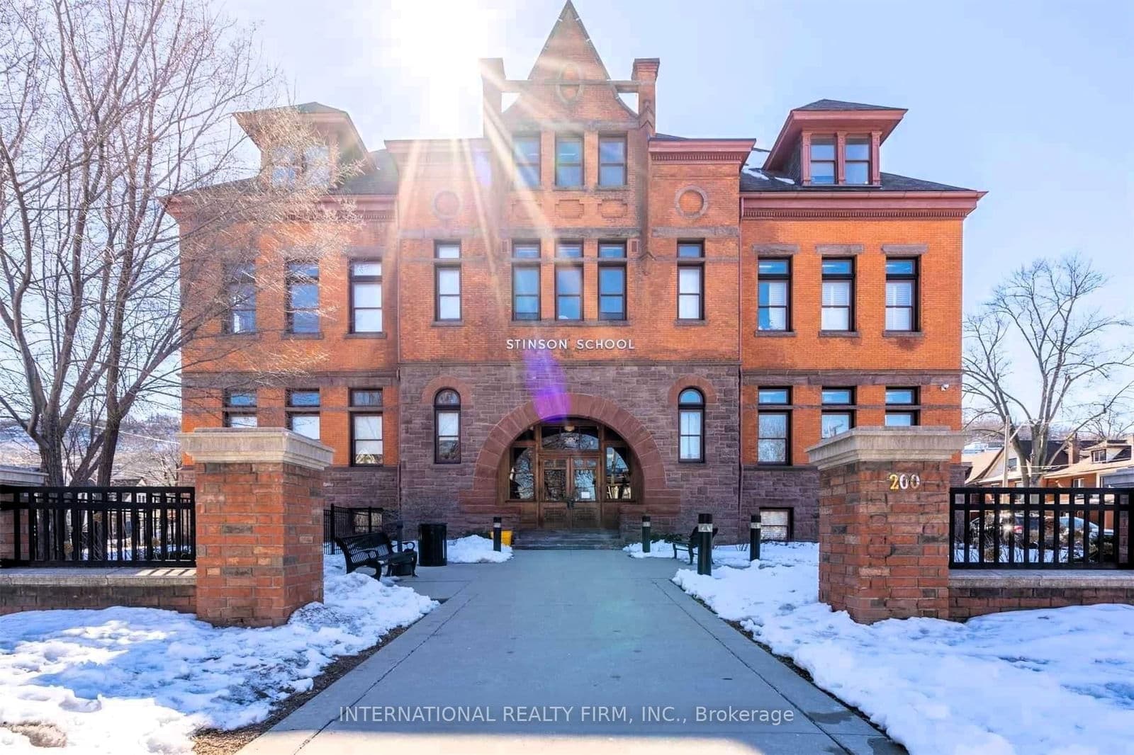 #PH16 - 200 Stinson Street