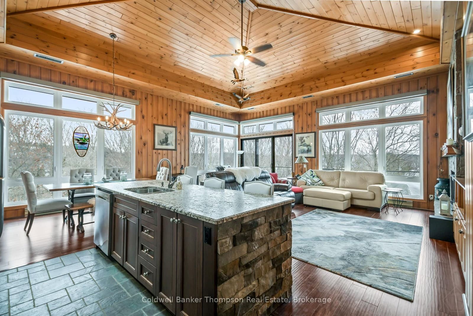 22-301 Oakridge Deerhurst Drive