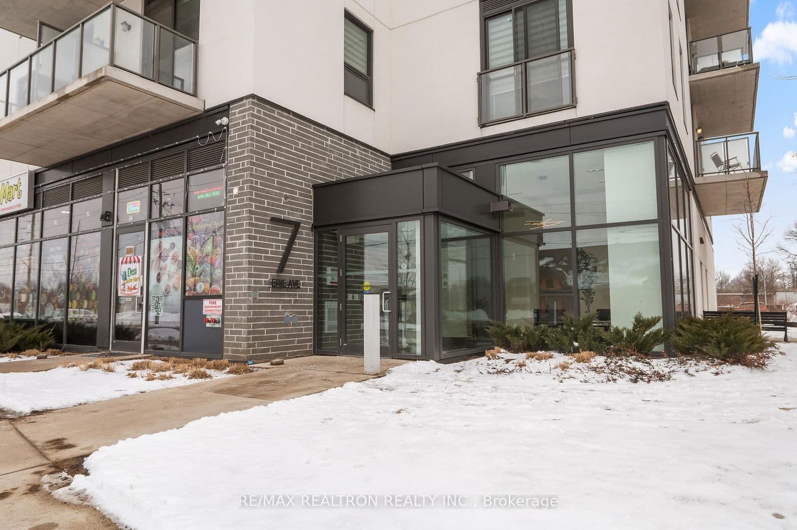 #613 - 7 Erie Avenue