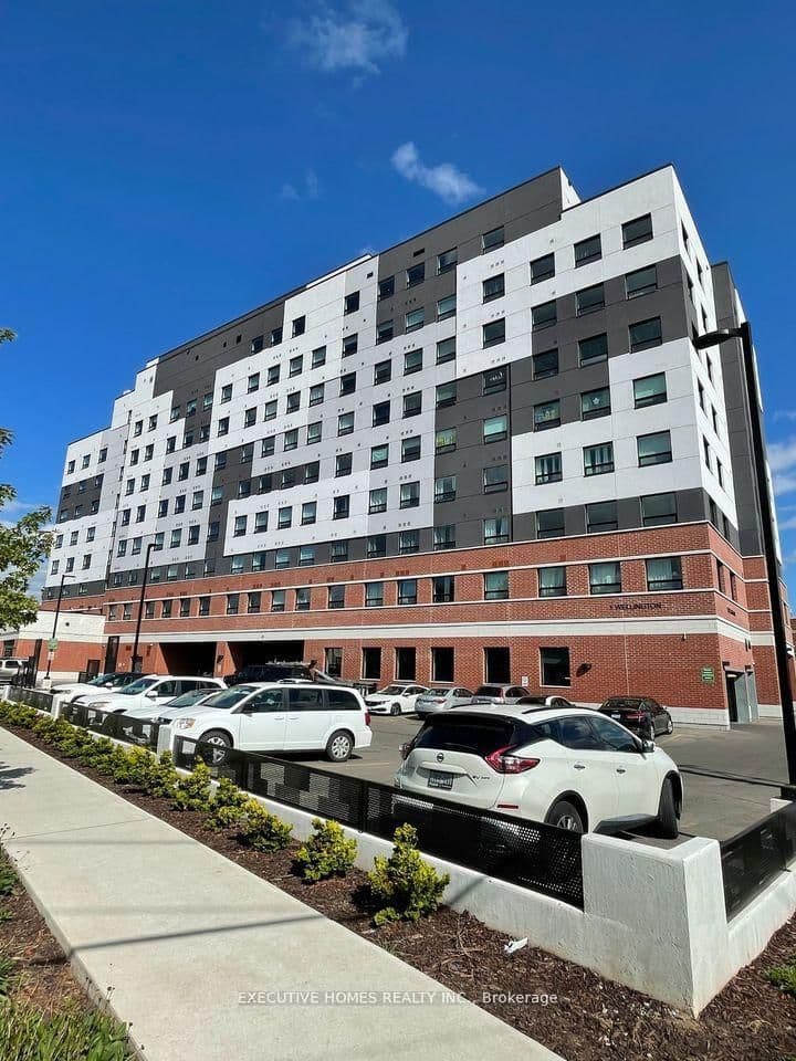 #611 - 1 Wellington Street