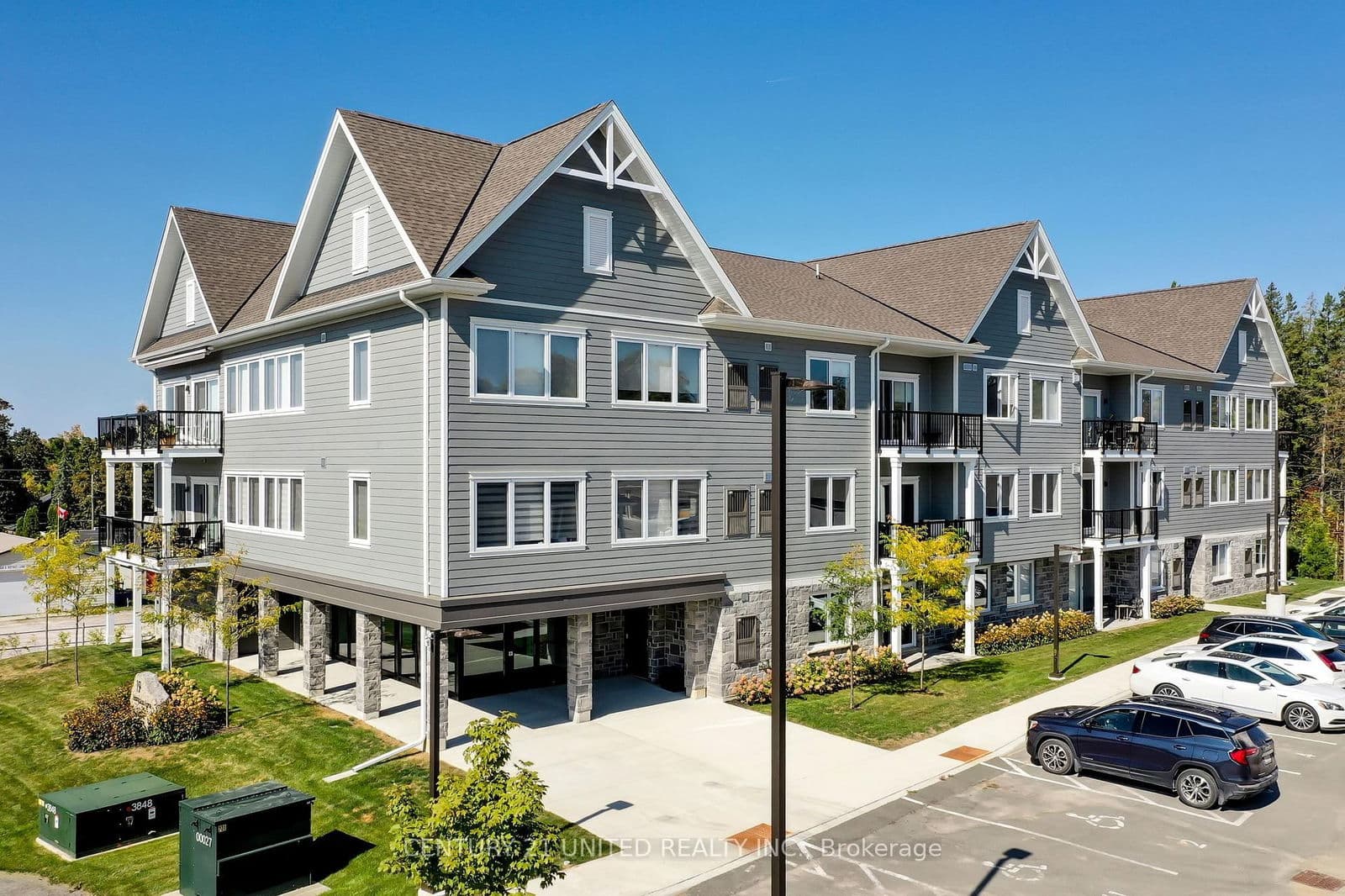 #202 - 19 Hampton Lane