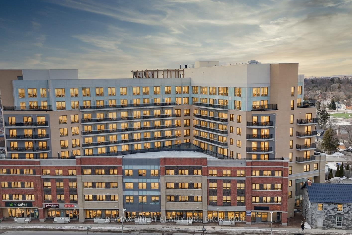 #523 - 652 Princess Street