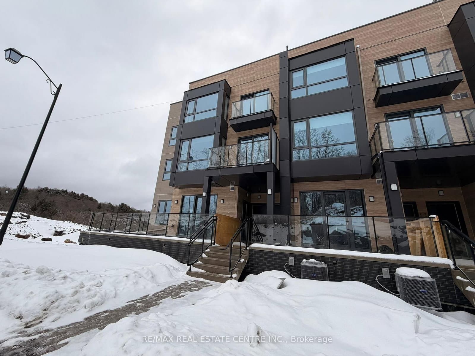 119 Townline Road E, Unit D210