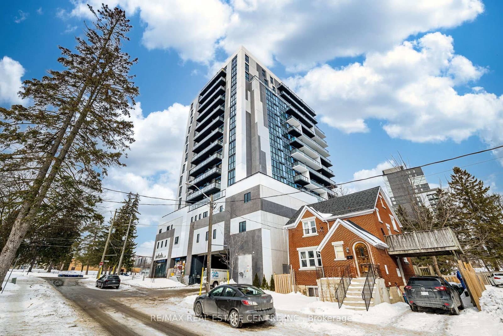 #1007 - 128 King Street N