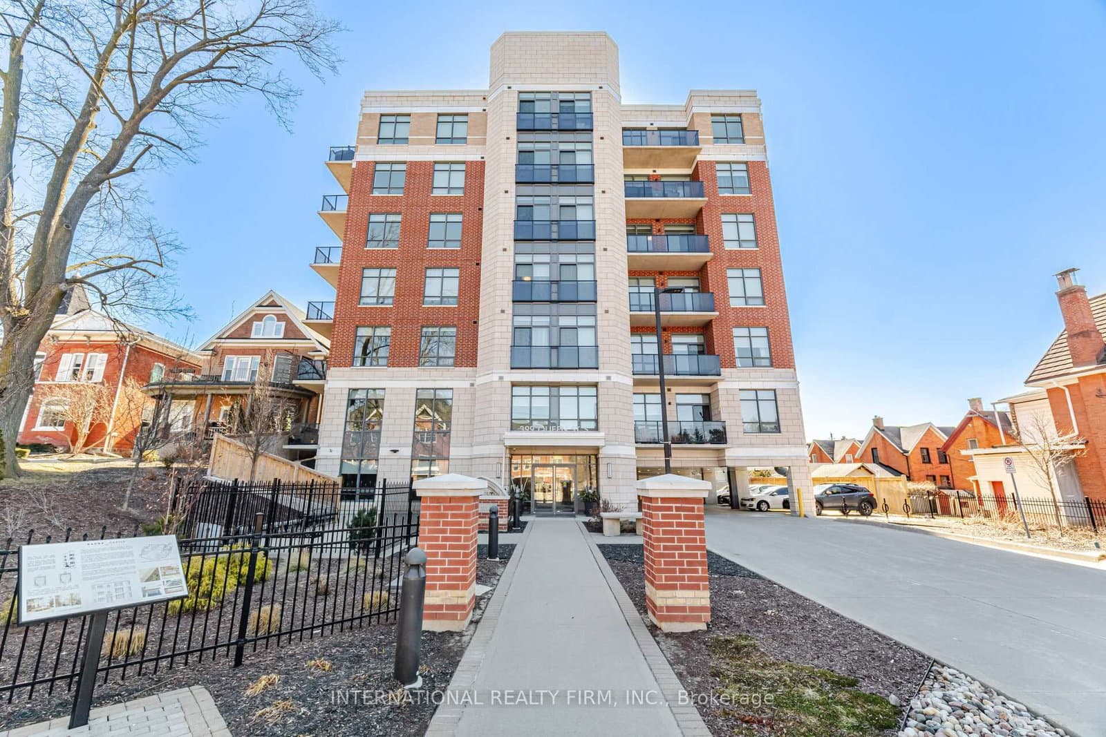 399 Queen Street S, Unit 211