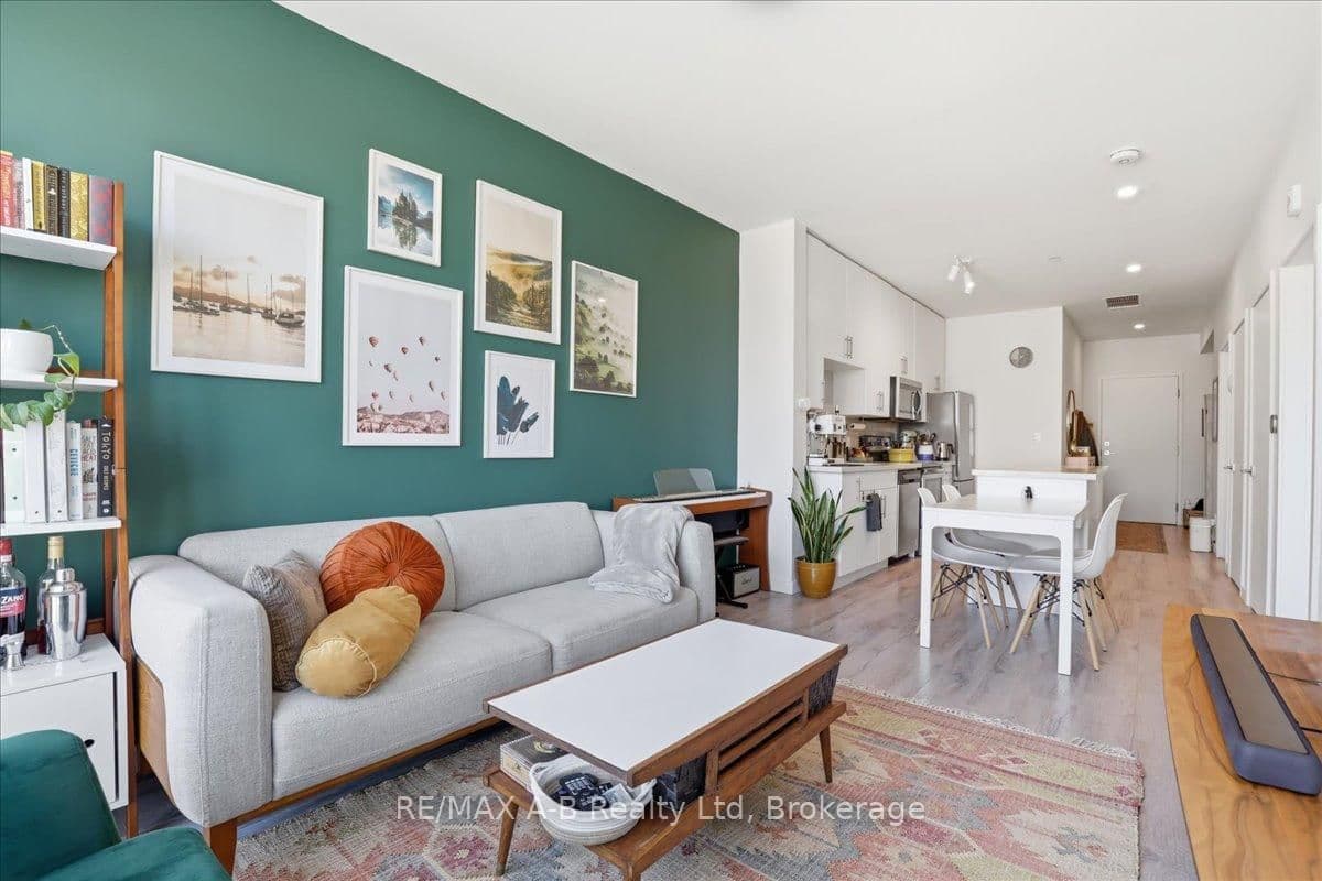 #214 - 690 King Street W