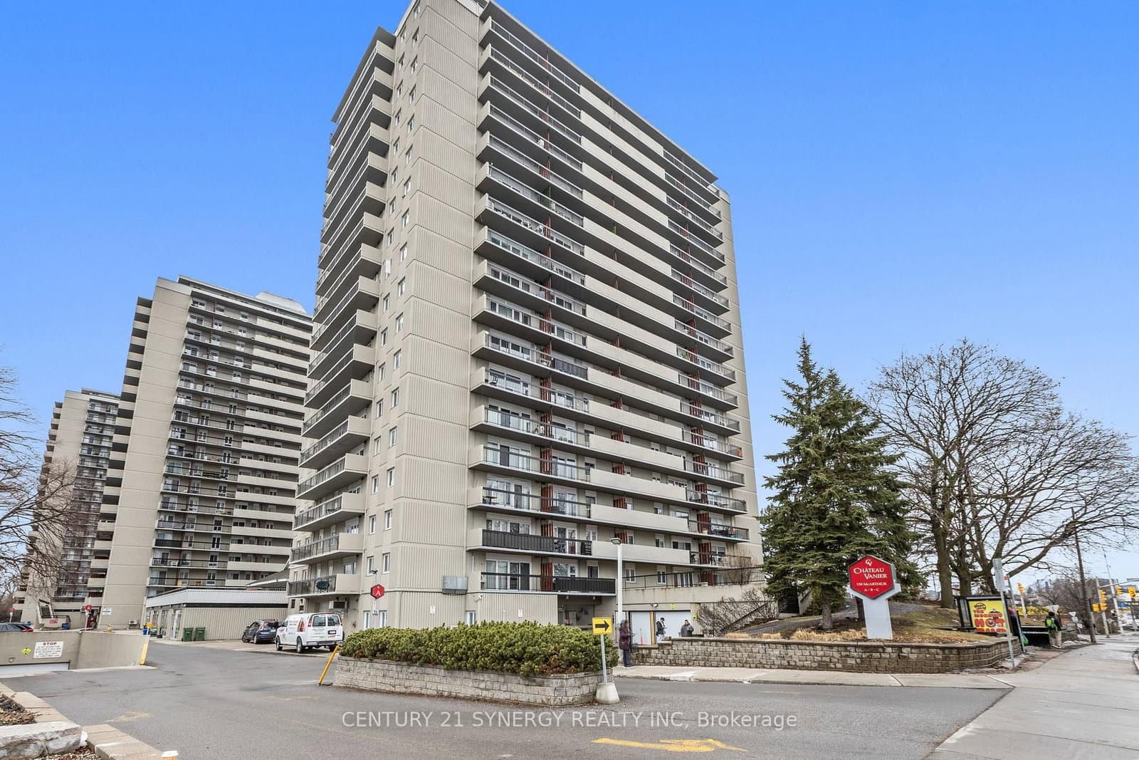#1009 - 158A McArthur Avenue