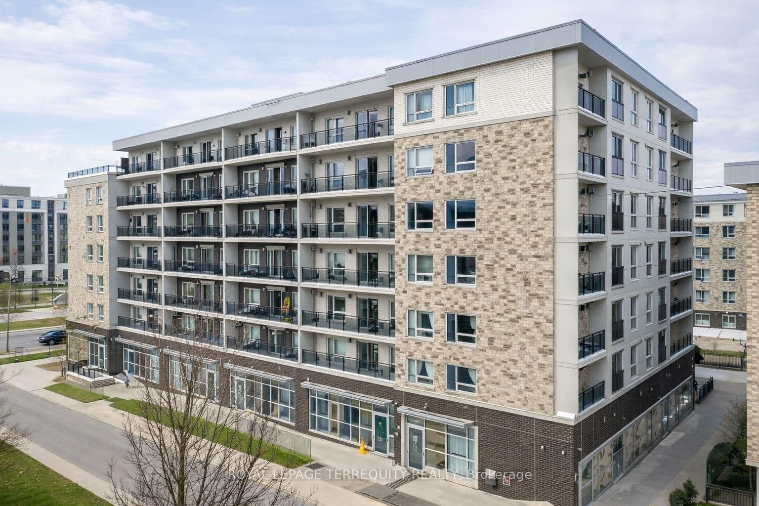 #F106 - 275 Larch Street